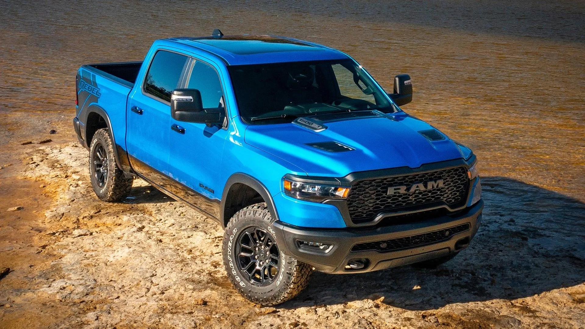 Ram 1500 2025 mạnh mẽ màu xanh, mẫu xe bán tải cỡ lớn đáng tin cậy với hiệu suất ấn tượng
