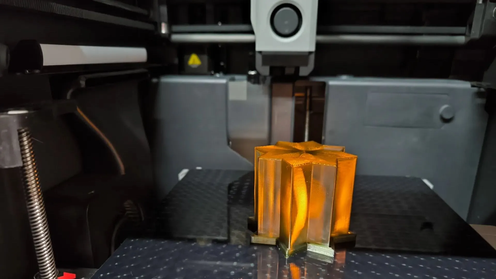 Sợi nhựa PETG màu xám được sử dụng trong in 3D với máy in 3D