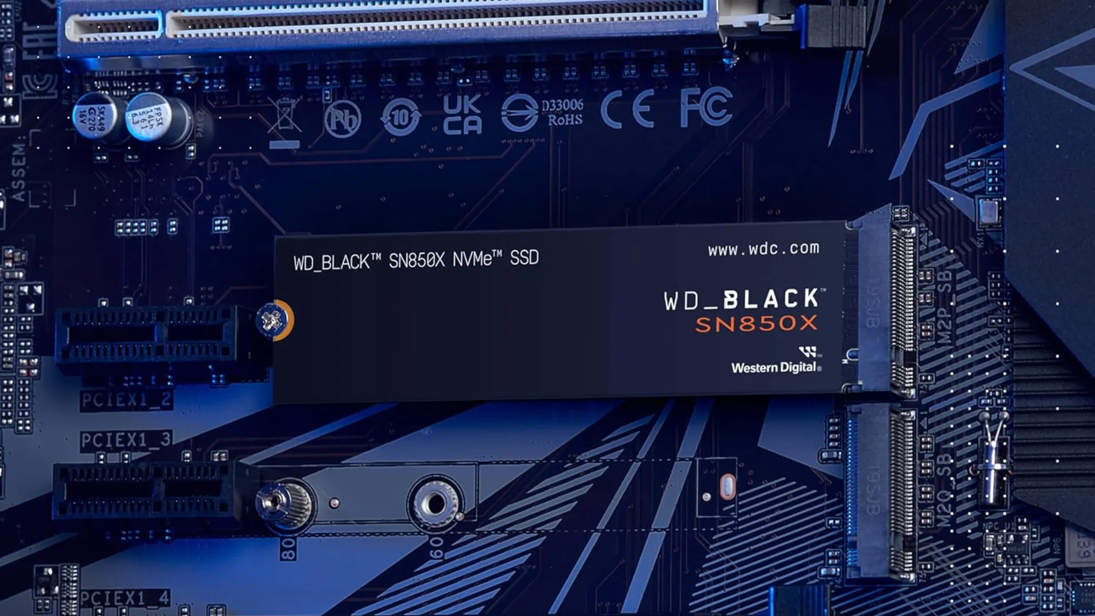 SSD WD Black SN850X 8TB gắn trên bo mạch chủ PC gaming
