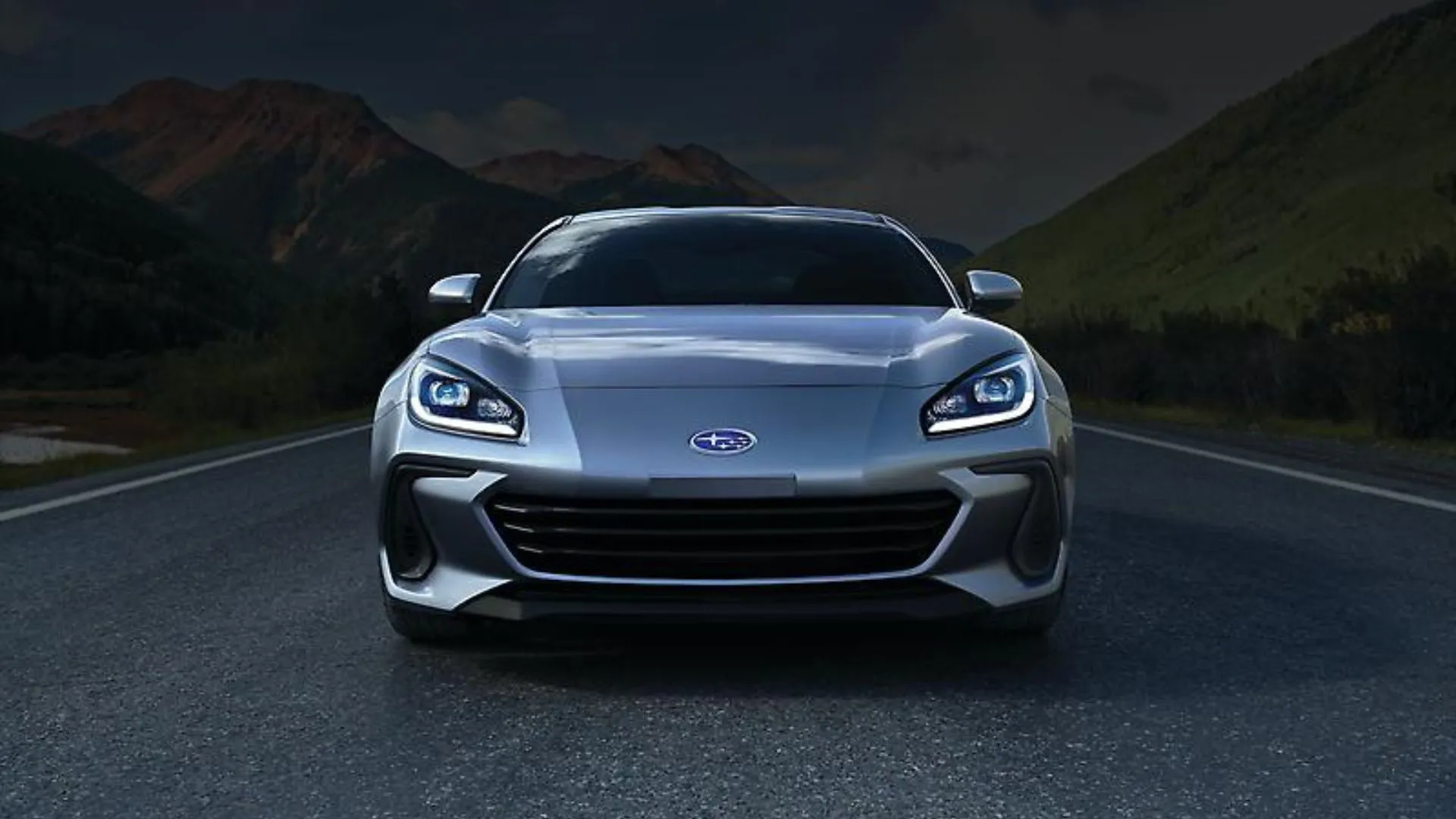 Subaru BRZ 2024 màu bạc đỗ giữa đường, góc phía trước
