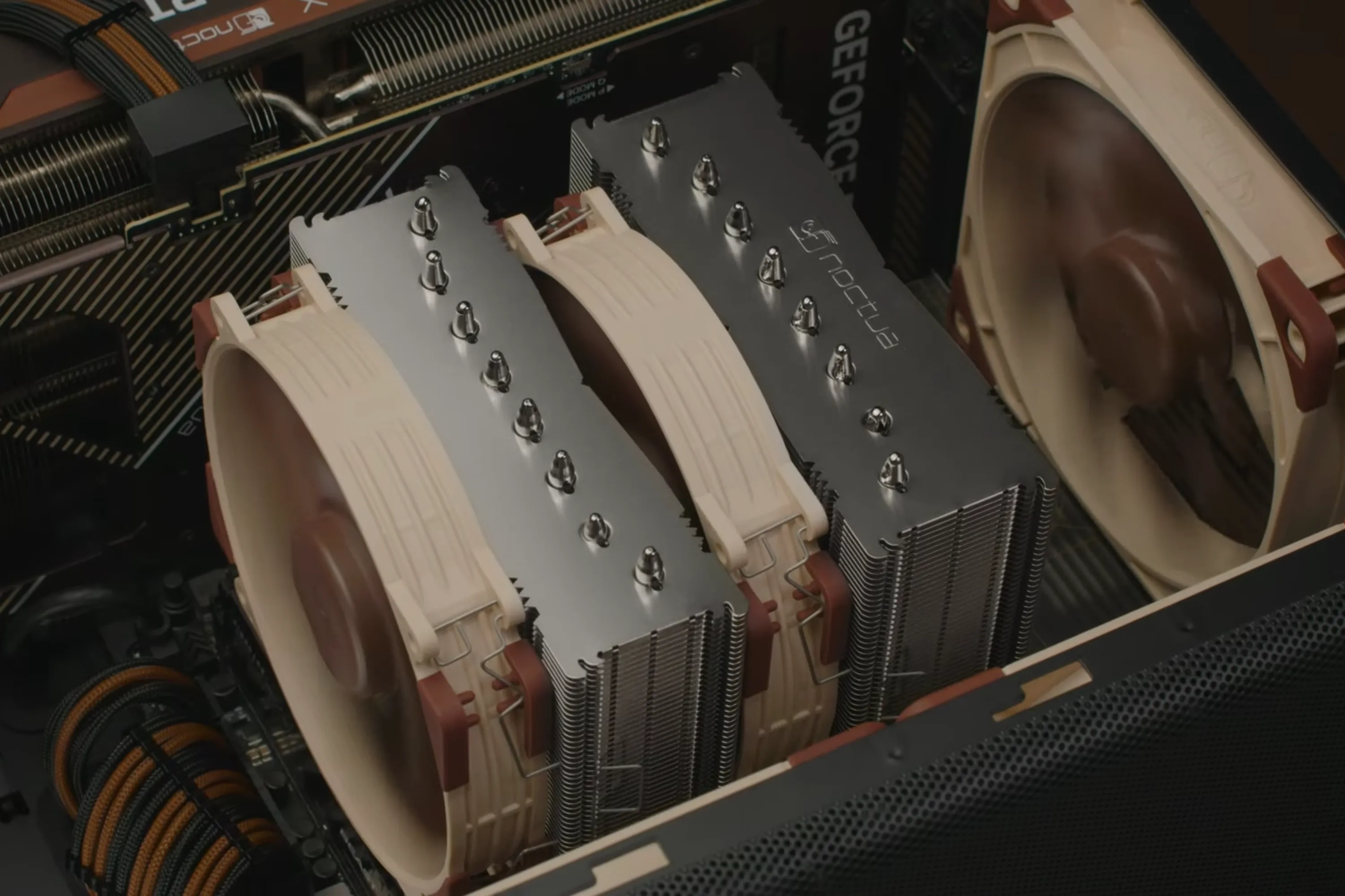 Tản nhiệt khí Noctua NH-D15 G2 mạnh mẽ gắn trên bo mạch chủ, so sánh hiệu năng với AIO