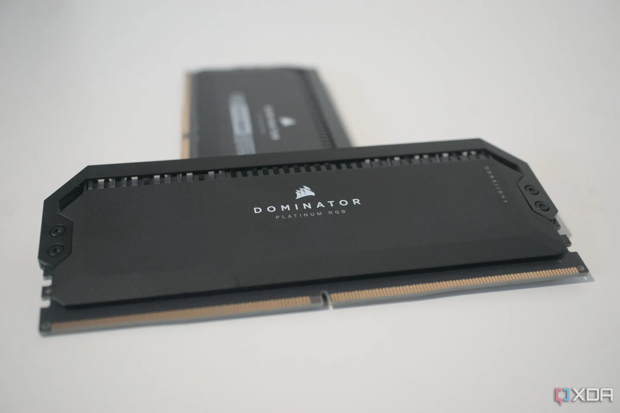 Thanh RAM Corsair Dominator DDR5 hiệu suất cao, biểu tượng cho việc tối ưu RAM dễ dàng qua XMP/EXPO.