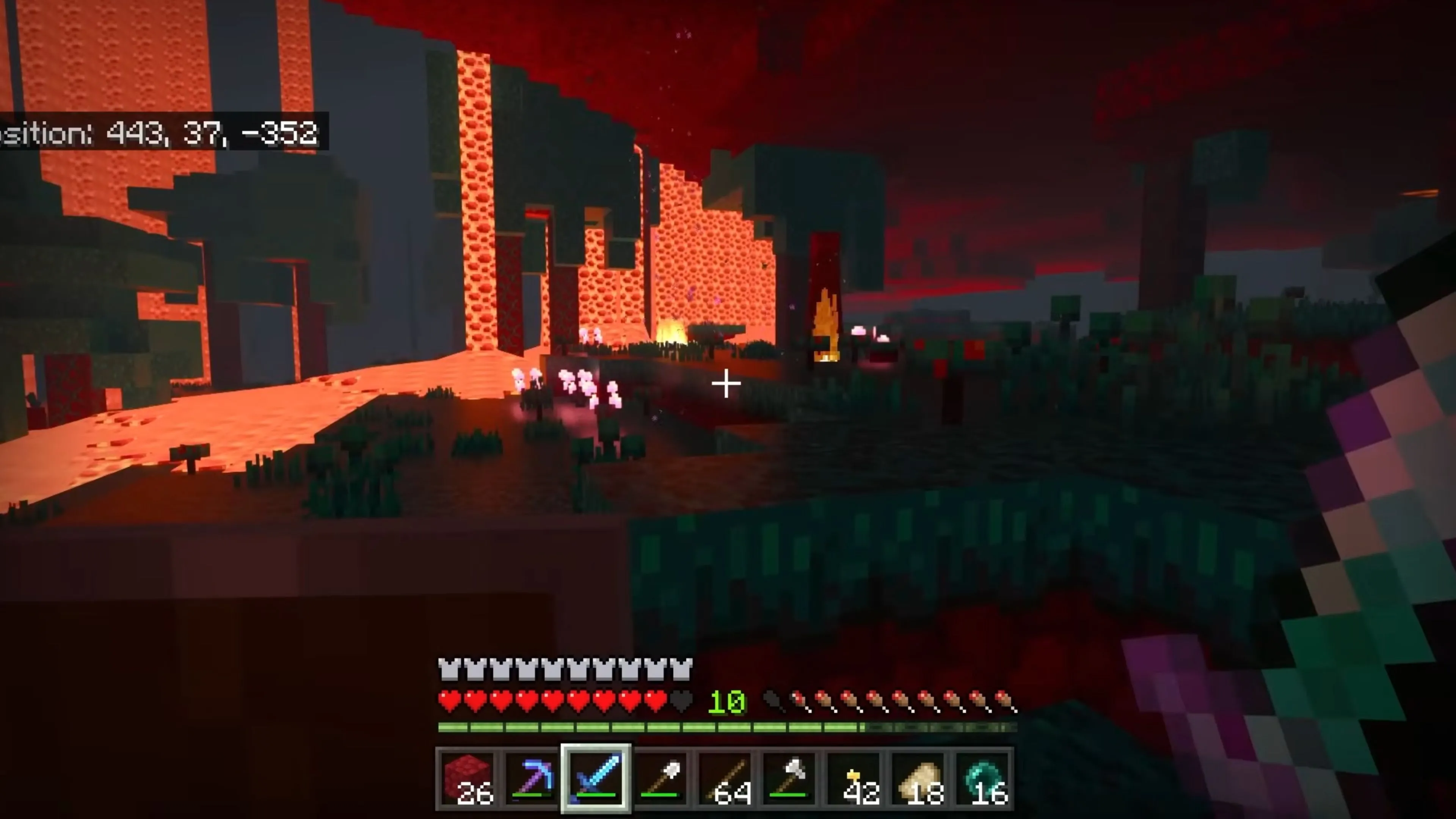 Thế giới Minecraft vào ban đêm với ánh sáng từ các vật phẩm