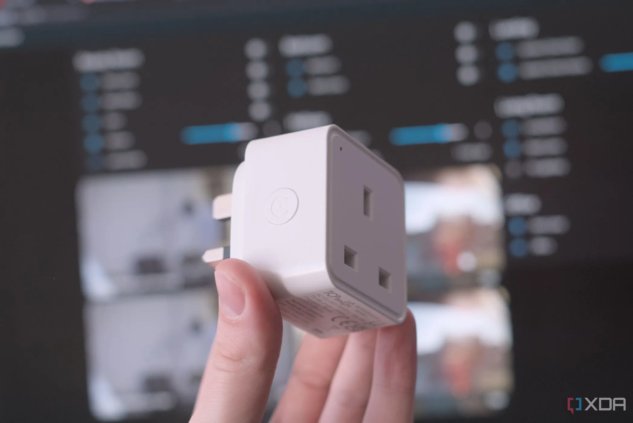 Thiết bị ổ cắm thông minh TCP Smart Plug tích hợp Home Assistant, minh họa thiết bị IoT cần mDNS để hoạt động trong mạng gia đình và VLAN