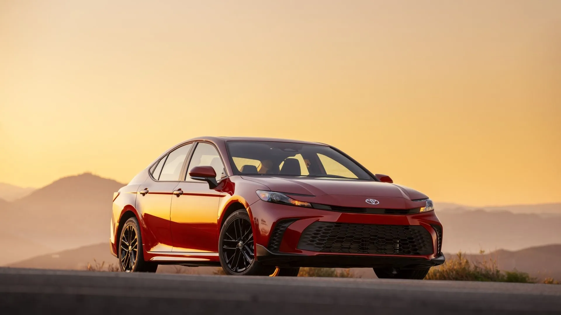 Toyota Camry 2025 với thiết kế năng động và đáng tin cậy