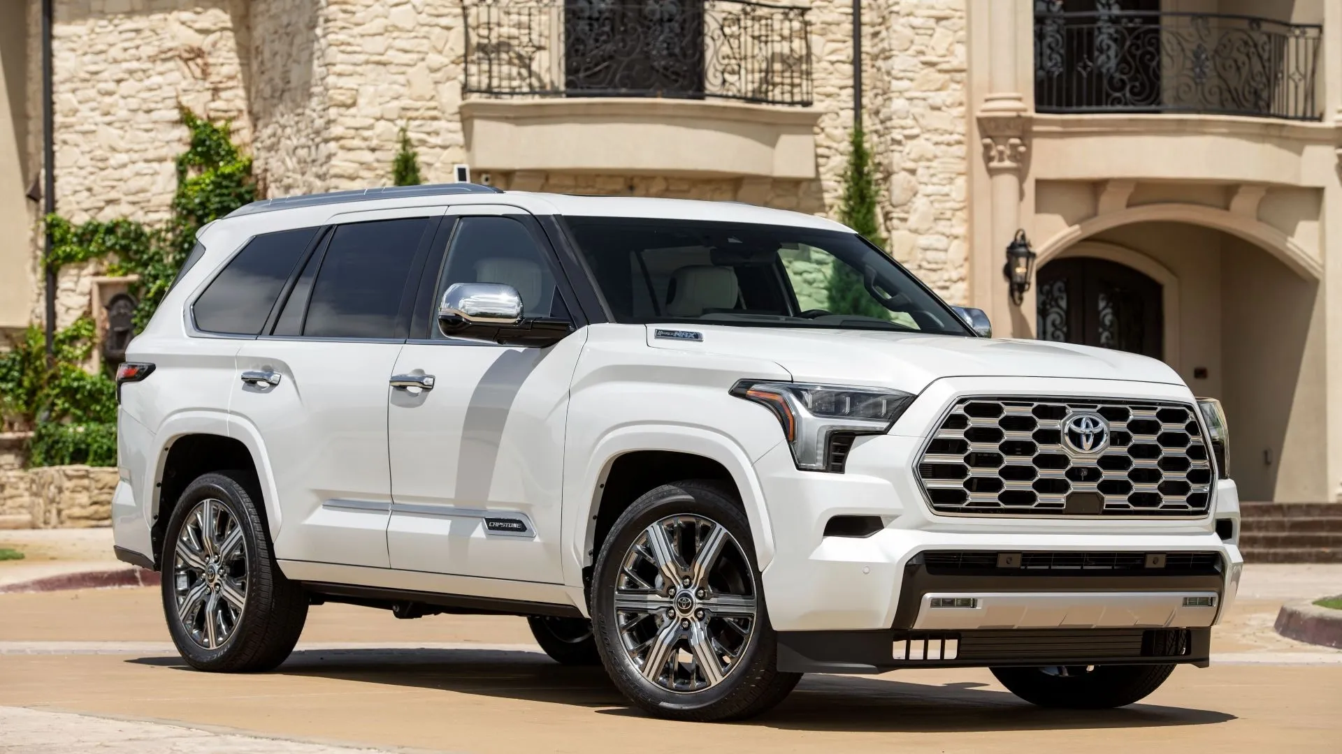Toyota Sequoia 2025 mạnh mẽ, phù hợp cho những chuyến đi phiêu lưu