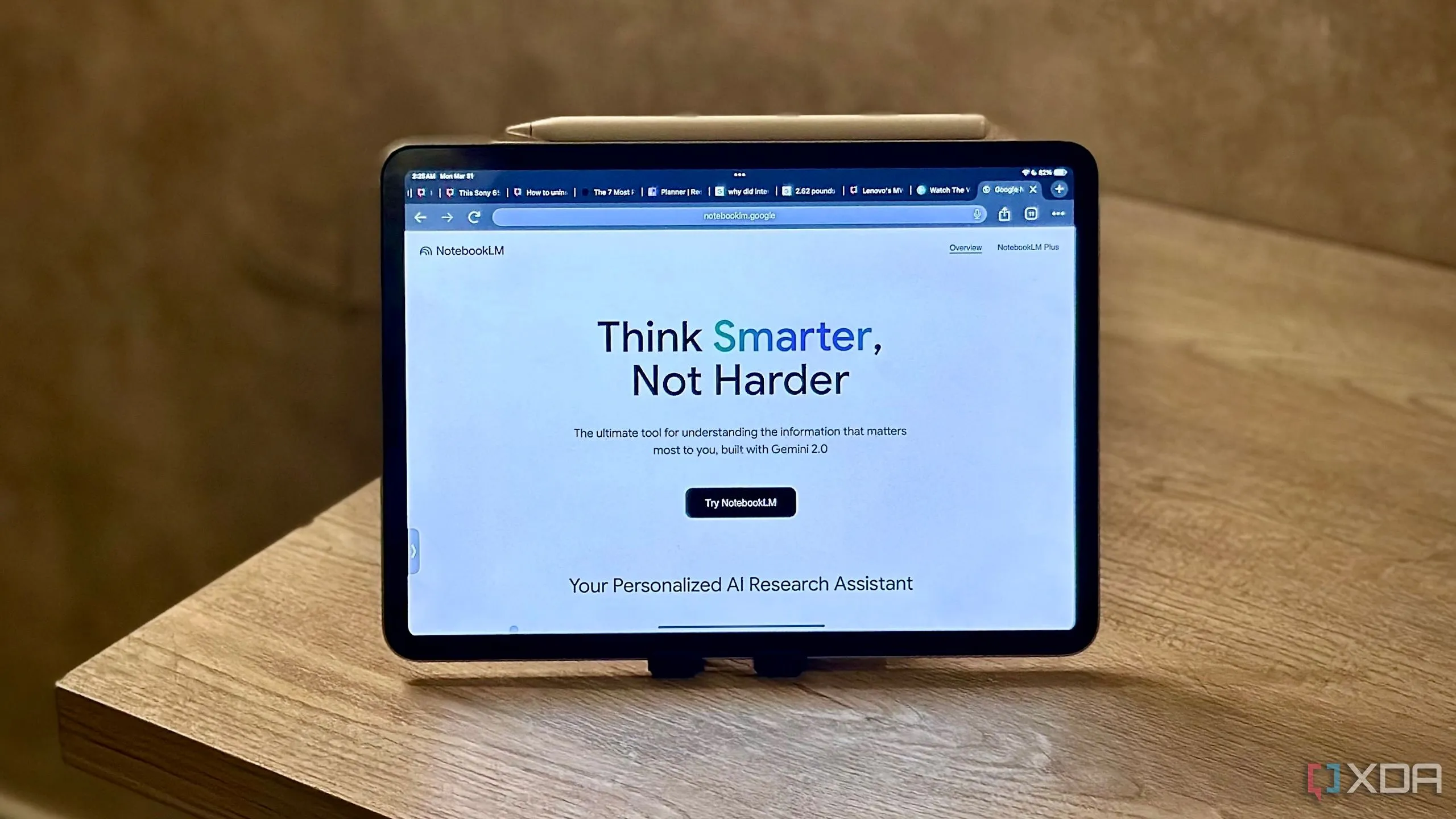 Trang đăng ký NotebookLM trên iPad, minh họa khả năng truy cập và chia sẻ tài liệu dễ dàng cho các dự án hợp tác.