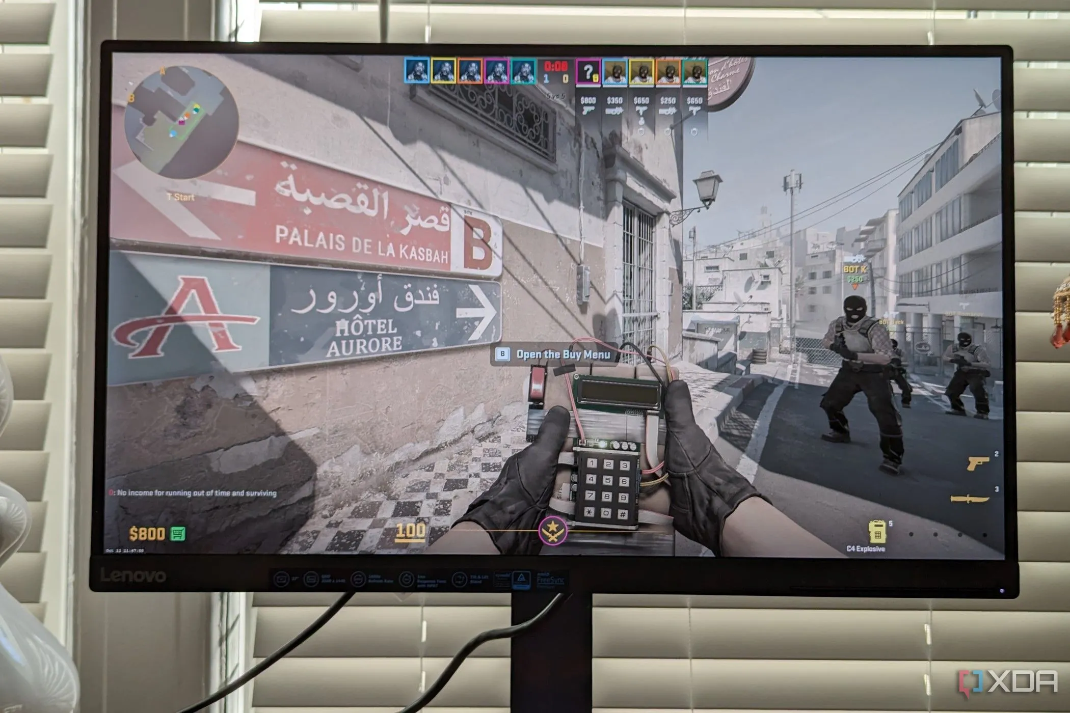Tựa game Counter-Strike 2 hiển thị mượt mà trên màn hình Lenovo G27q-30, minh chứng cho tầm quan trọng của tần số quét cao trong gaming.