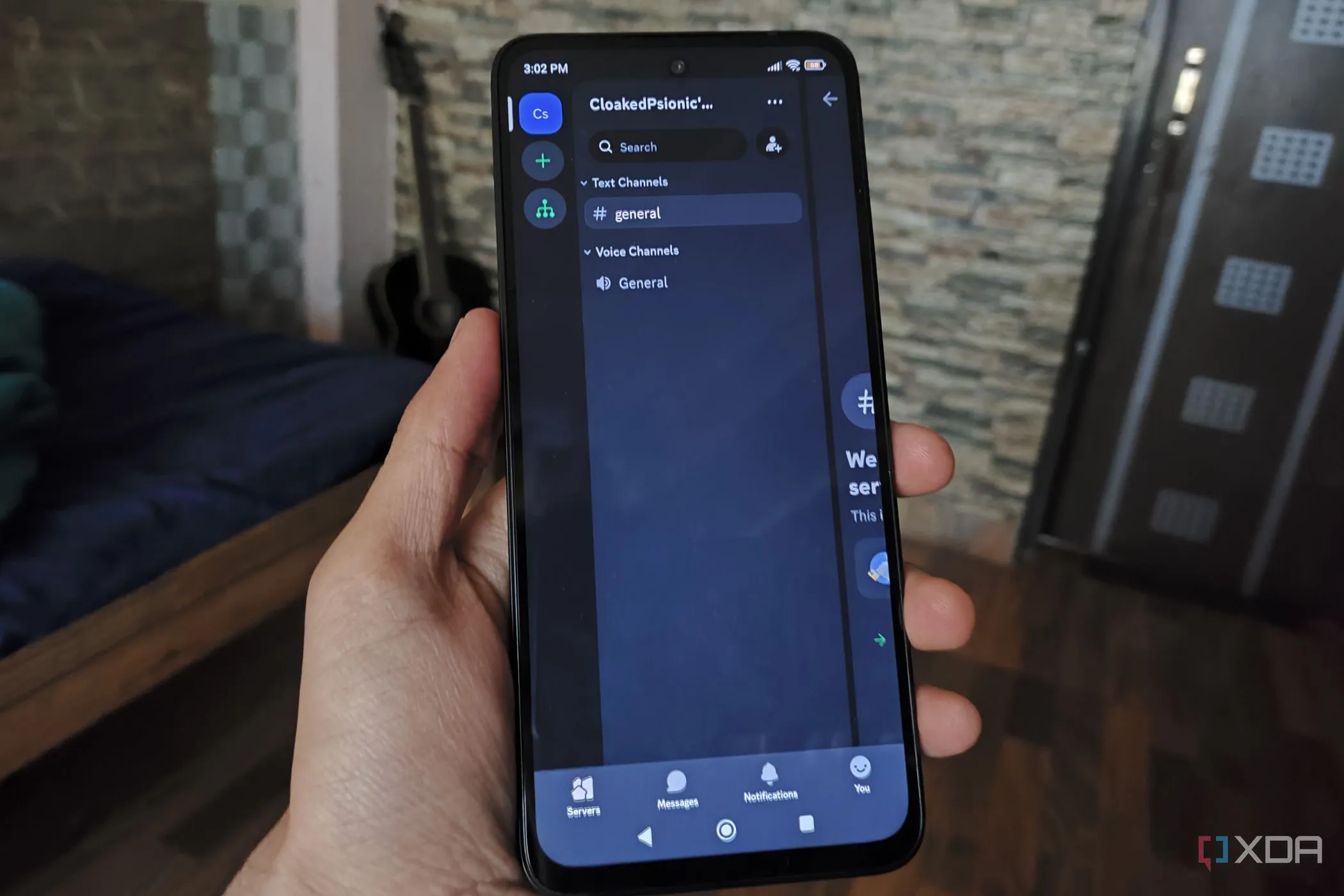 Ứng dụng Discord trên điện thoại Poco M6 Pro, minh họa công cụ giao tiếp thay thế khi chơi game online