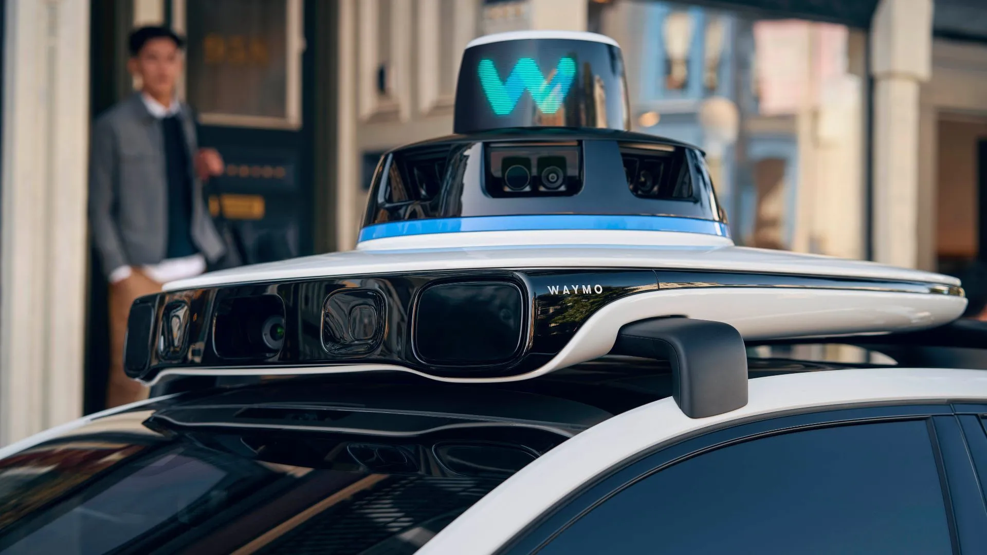 Xe taxi tự lái Waymo Jaguar I-Pace với các cảm biến được trang bị